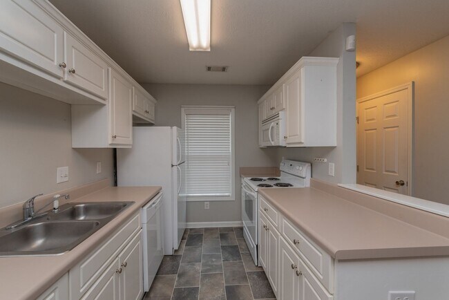 Building Photo - $1,525- 2 Bed/2 Bath house for rent in West Augusta, Total Electric!