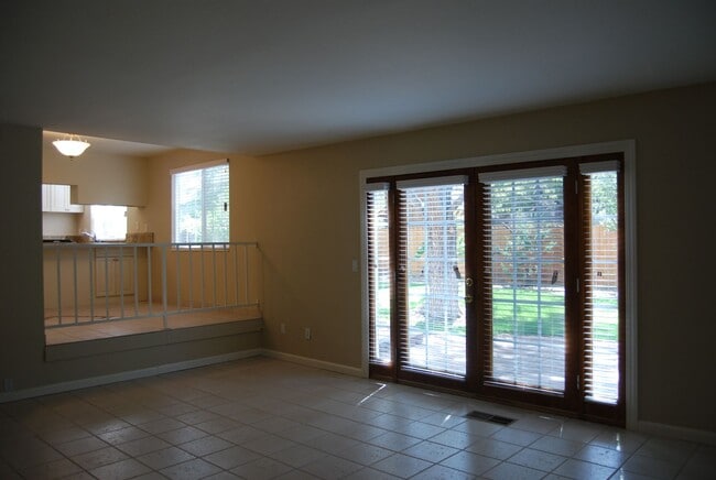 Building Photo - 4 Bedroom Home in Southwest Reno!