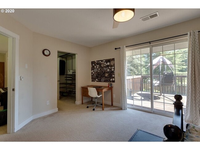 Building Photo - LAKE OSWEGO/LAKE GROVE LARGE UPDATE HOME O...