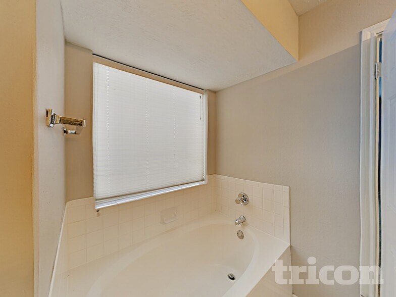Building Photo - 7306 Autumn Brook