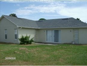 Building Photo - UPDATEED 3 BEDROOM 2 CAR GARAGE HOME WITH LARGE BACK YARD!