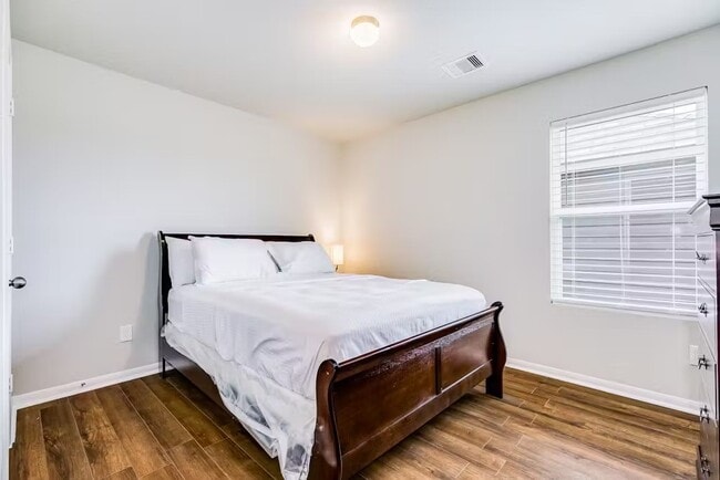 Building Photo - 7223 Foxwood Mist Trl