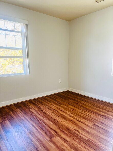 Building Photo - 6900 Hawthorne St