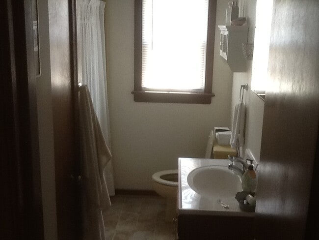 Building Photo - 303 Mac Murdo St