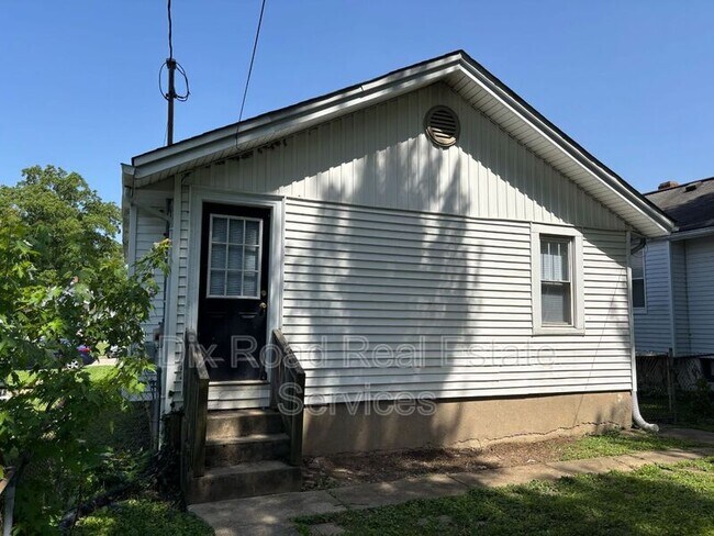 Building Photo - 963 N E St