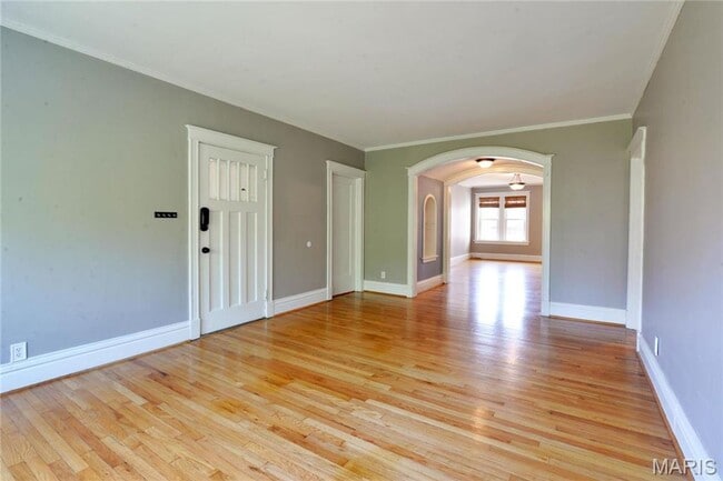 Building Photo - 6318 S Rosebury Ave