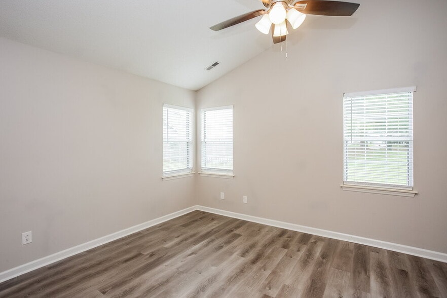 Building Photo - 8908 Chesham Dr