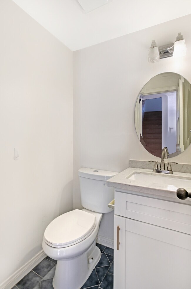 Building Photo - 1138 20th St