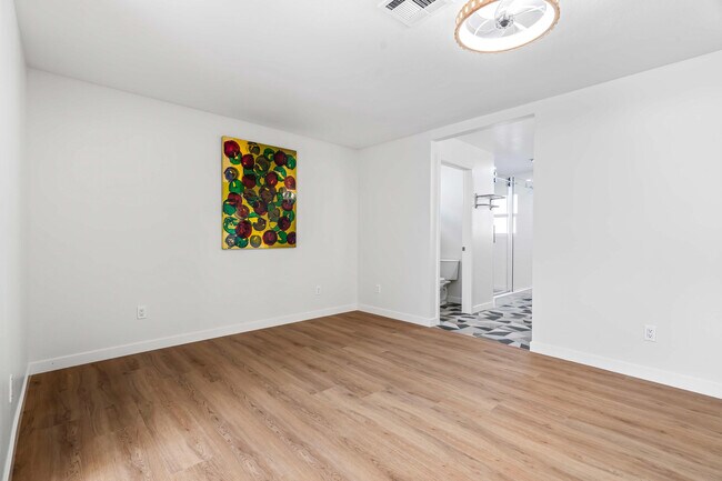 Building Photo - 117 Aliso Dr