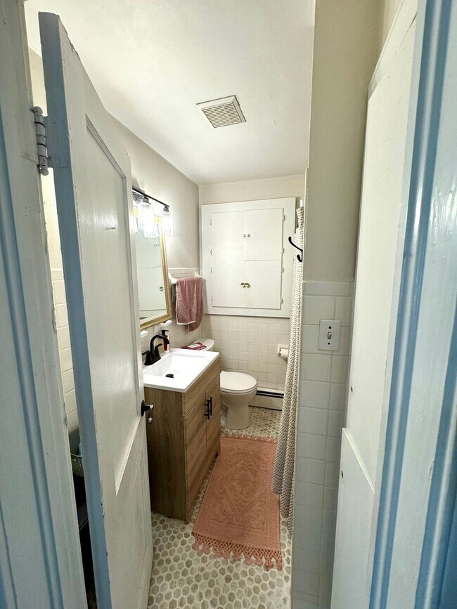 Building Photo - 5 Bed 2 Bath Home for Rent in Chesapeake!