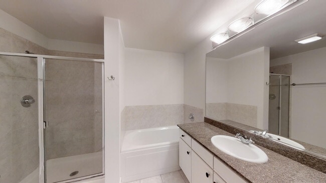 Building Photo - 841 W Monroe St