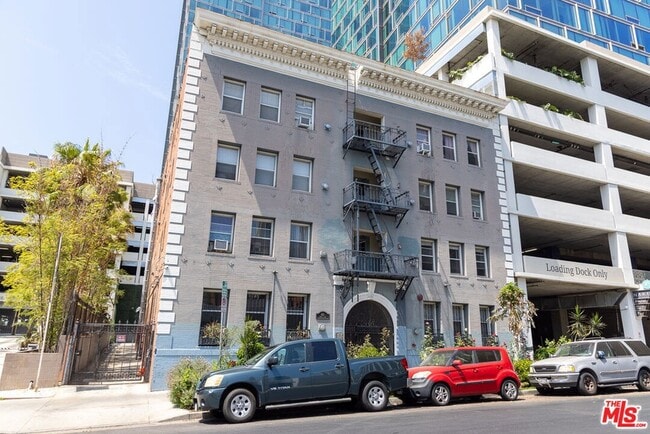 Building Photo - 661 Shatto Pl