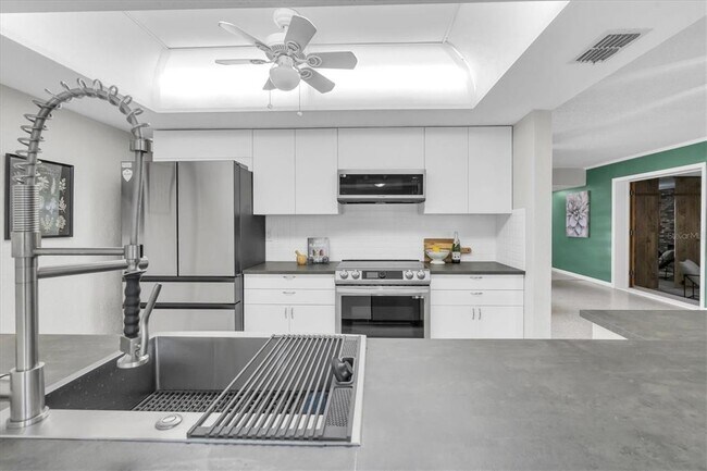 Building Photo - 1636 Bravo Dr