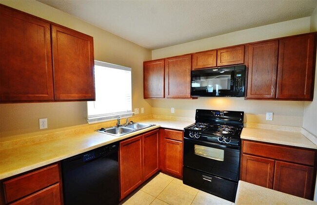 Building Photo - 5015 Willow Point Dr
