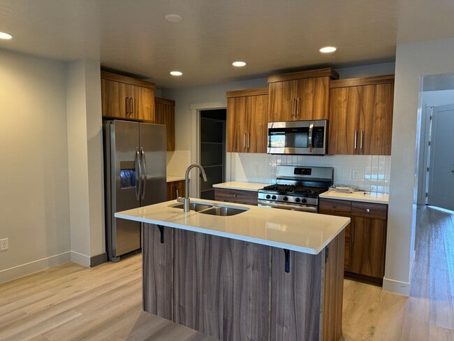 Building Photo - Single Family Home in Desert Canyons - Dogs Allowed