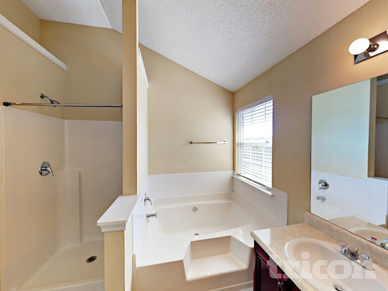 Building Photo - 5853 Sepulveda Ln