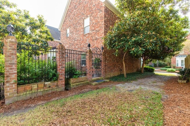 Building Photo - Gorgeous three bedroom single family home in Mount Pleasant