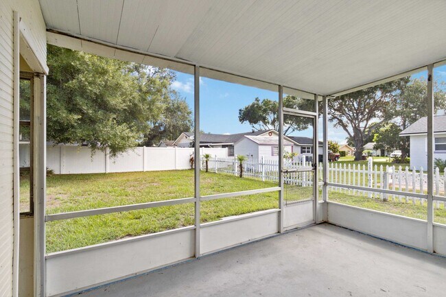 Building Photo - PENDING APPLICATION- Charming 1/1 Home in ...
