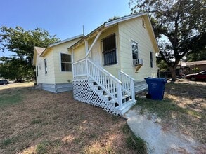 Building Photo - 2456 Cincinnati Ave