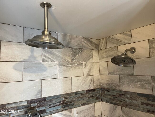 Building Photo - 3511 E Greenway Ln