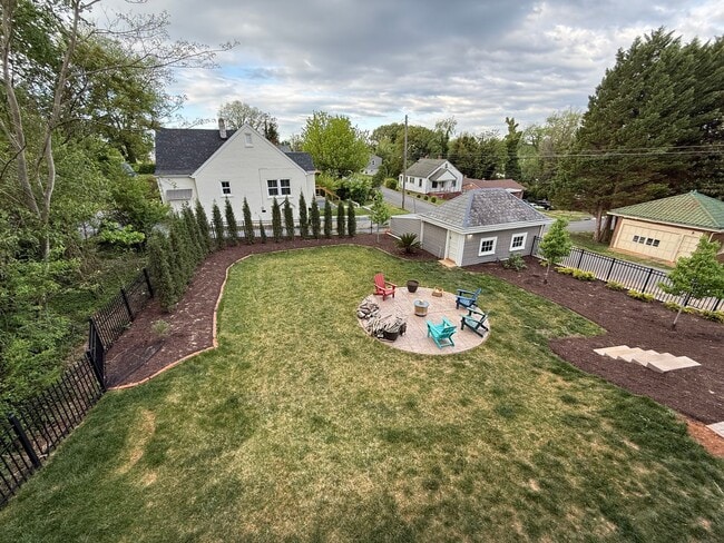 Building Photo - 2021 Rivermont Ave