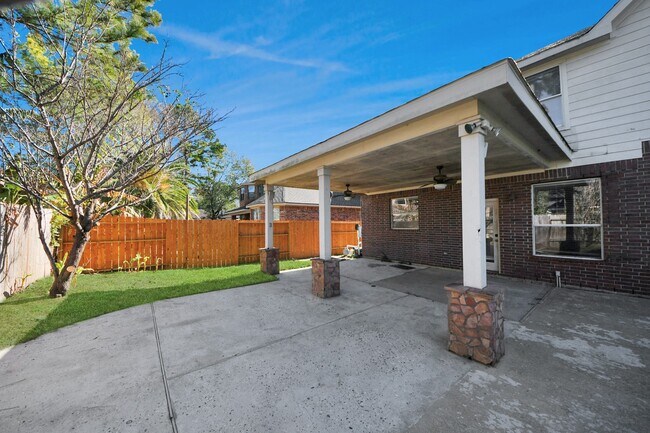 Building Photo - 18330 Enchanted Rock Trail