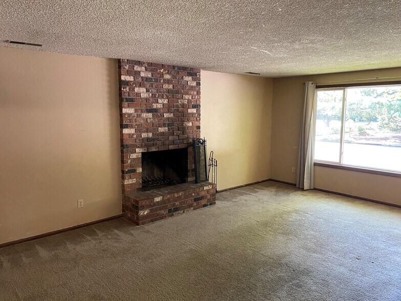 Building Photo - 3605 NW Tyler Pl