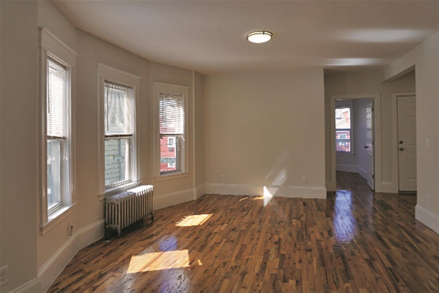 Primary Photo - 39 Bradley St