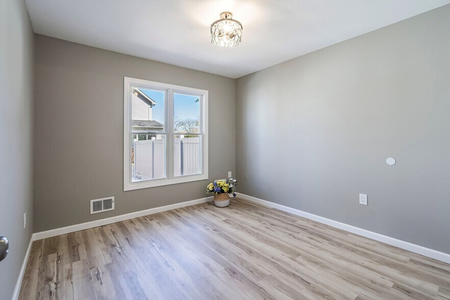 Master Bedroom 1st Floor - 4A Emerald Dr