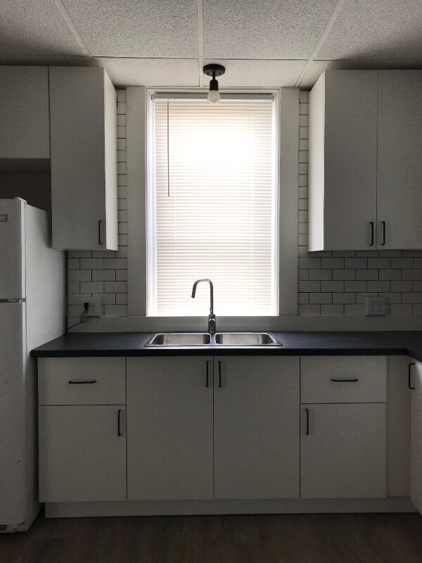 Building Photo - 10 W Park St