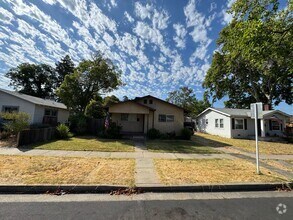 Building Photo - NICE TWO BEDROOM NEAR ROSEVILLE HIGH SCHOOL!!