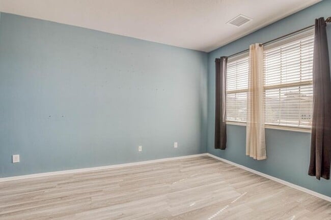 Building Photo - FIRST RENT MONTH FREE