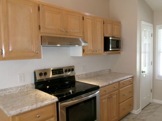 Building Photo - 2 bedroom,2 bath home in Meadowoods commun...