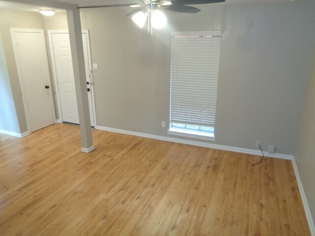 Building Photo - 2225 Mimosa Dr