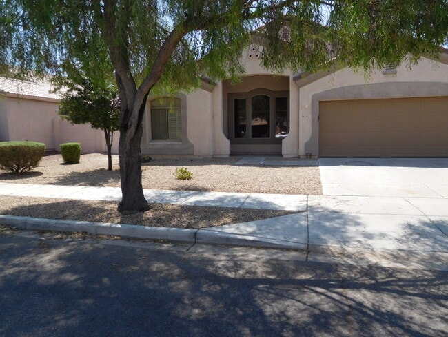 Building Photo - Lovely Single level with 4 Bed ,2 Bath and 3 Car Garage!