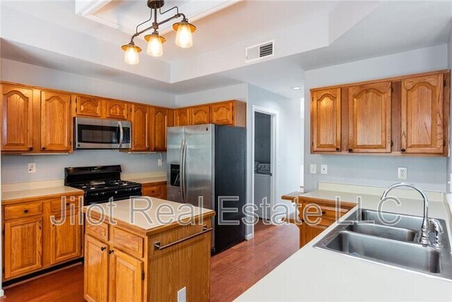 Building Photo - 483 Mountain Oaks Pkwy