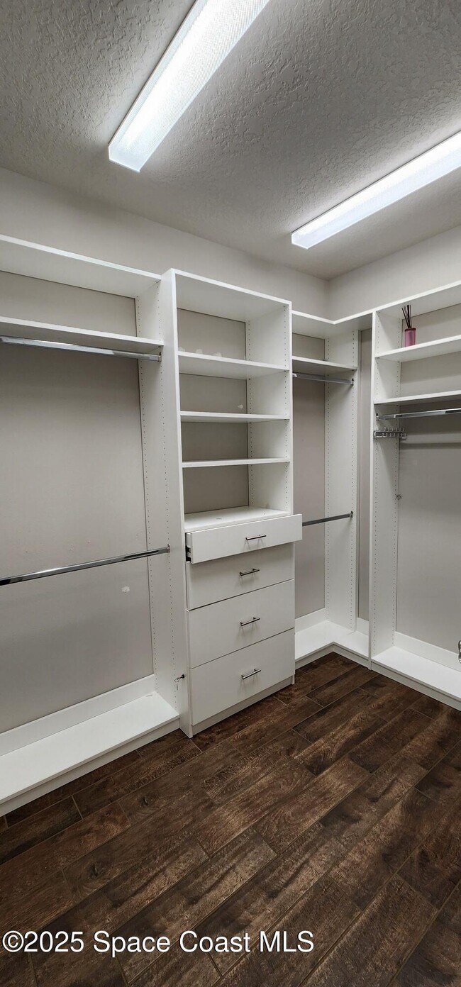 Building Photo - 3003 Trasona Dr