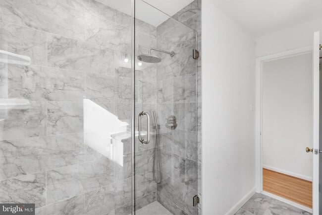 Building Photo - 618 19th St S