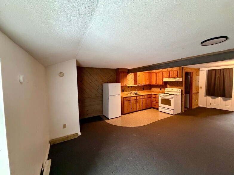 Building Photo - 748 Calef Hwy
