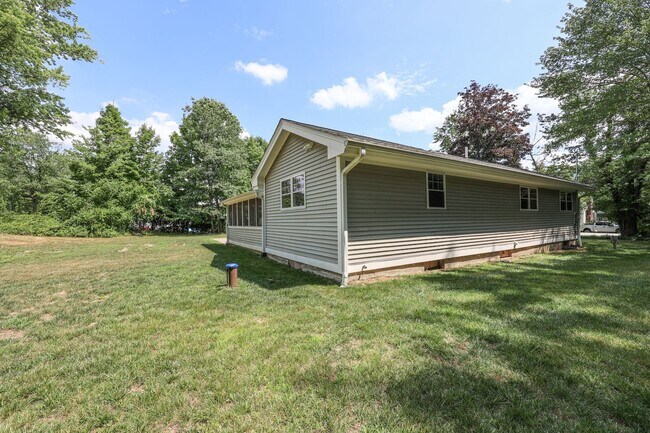 Building Photo - 49 N Amherst Rd