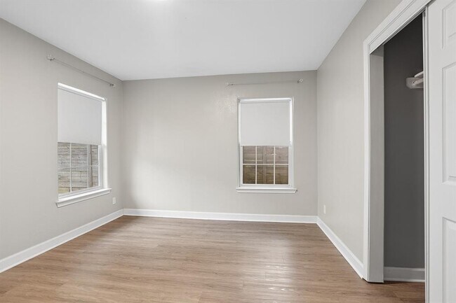 Building Photo - 2308 Devonshire Dr