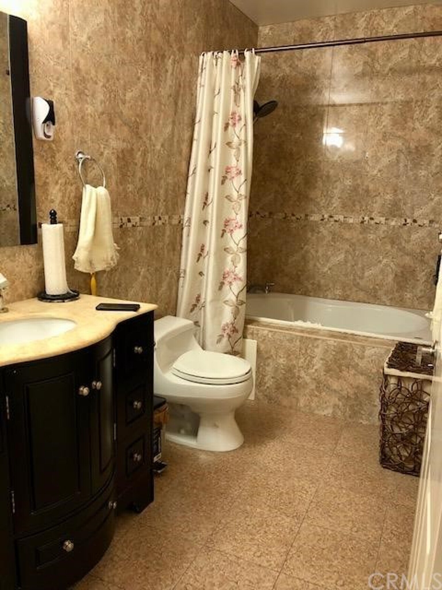 room 1 and 2 bathroom - 212 N Jackson St