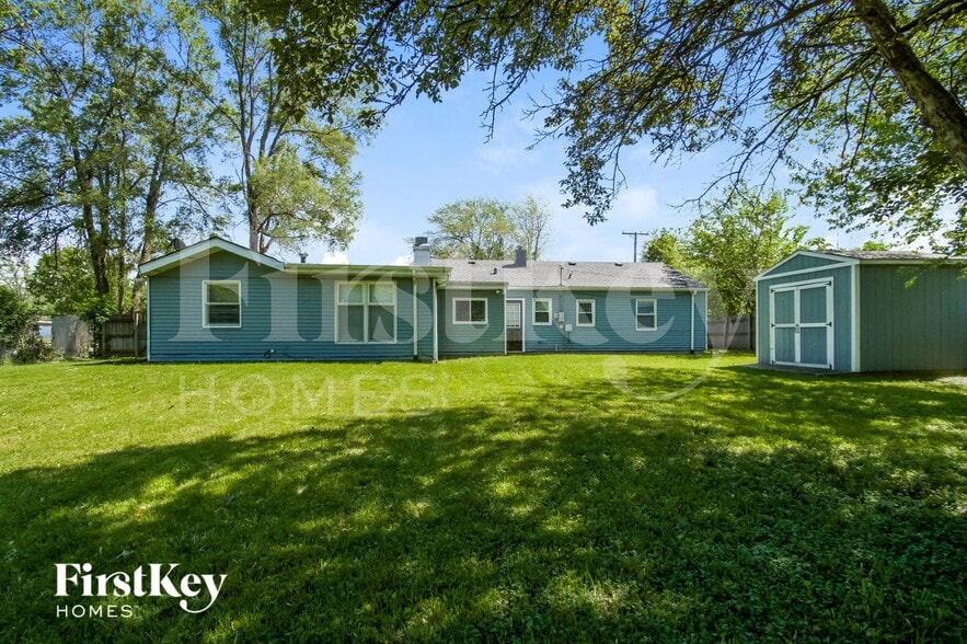 Building Photo - 201 W 10th St