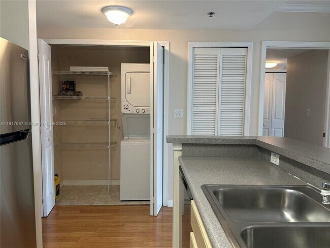 Building Photo - 2665 SW 37th Ave
