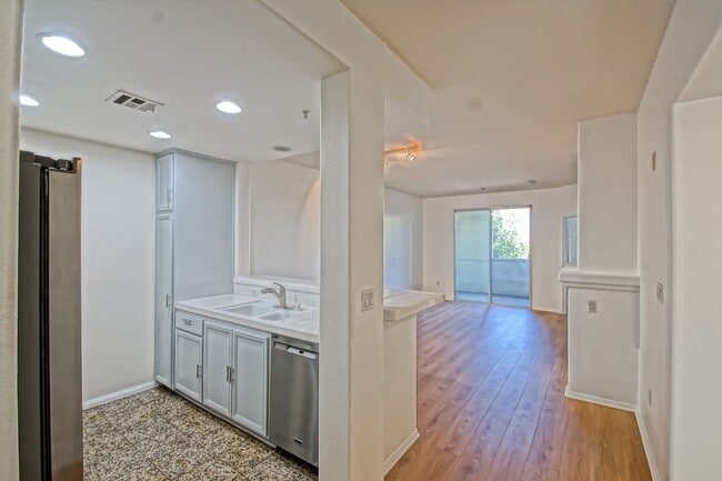 Building Photo - Bright & Airy, Recently Updated 3rd Floor Apartment in the Catalina Building Across from Central ...
