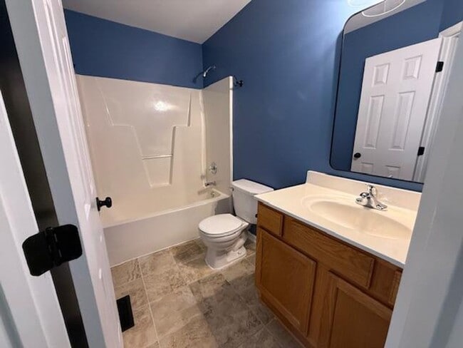 Building Photo - 201 Holmby Ct