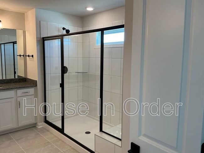 Building Photo - 41 Silverthorne Ct