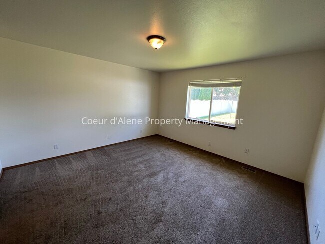 Building Photo - 3 bed house in Fieldstone!
