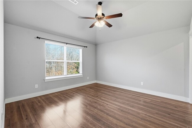 Building Photo - 14 Drew Ln