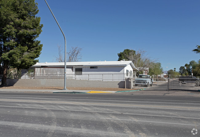 Building Photo - Parklane Mobile Estates